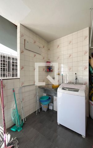Casa à venda com 300m², 5 quartos e 4 vagasÁrea de Serviço