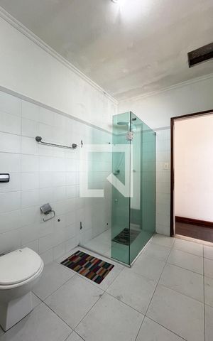 Casa à venda com 300m², 5 quartos e 4 vagasBanheiro Corredor