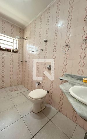 Casa à venda com 300m², 5 quartos e 4 vagasBanheiro da Suíte