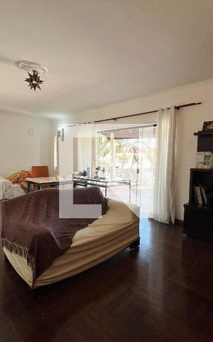Casa à venda com 300m², 5 quartos e 4 vagasSala