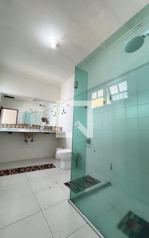 Casa à venda com 300m², 5 quartos e 4 vagasBanheiro Corredor
