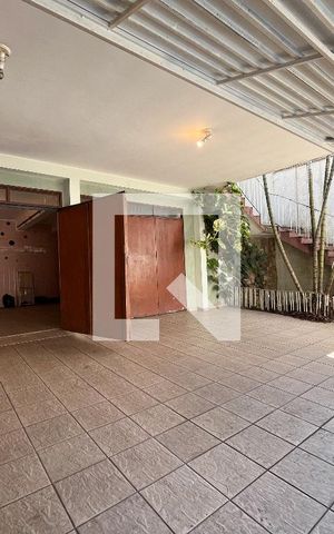 Casa à venda com 300m², 5 quartos e 4 vagasGaragem