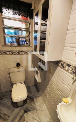 Casa de condomínio à venda com 300m², 4 quartos e 3 vagas Casa de condomínio à venda com 300m², 4 quartos e 3 vagasBanheiro