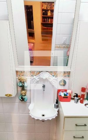Casa de condomínio à venda com 300m², 4 quartos e 3 vagas Casa de condomínio à venda com 300m², 4 quartos e 3 vagasBanheiro da Suíte