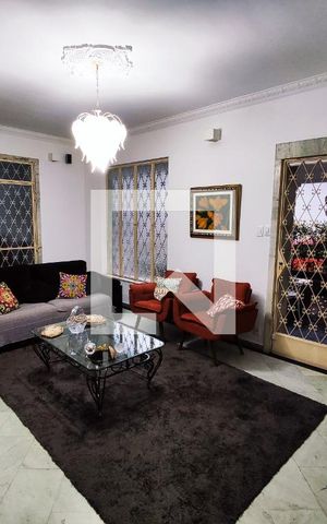 Casa de condomínio à venda com 300m², 4 quartos e 3 vagas Casa de condomínio à venda com 300m², 4 quartos e 3 vagasSala