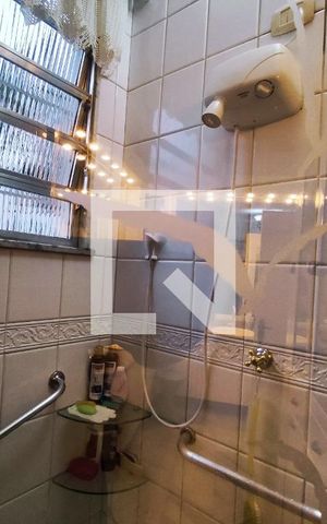 Casa de condomínio à venda com 300m², 4 quartos e 3 vagas Casa de condomínio à venda com 300m², 4 quartos e 3 vagasChuveiro
