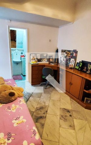 Casa de condomínio à venda com 300m², 4 quartos e 3 vagas Casa de condomínio à venda com 300m², 4 quartos e 3 vagasSuíte