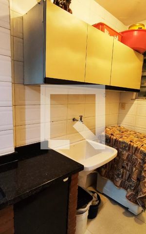 Casa de condomínio à venda com 300m², 4 quartos e 3 vagas Casa de condomínio à venda com 300m², 4 quartos e 3 vagasÁrea de Serviço