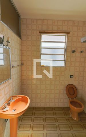 Casa à venda com 260m², 5 quartos e 2 vagasCasa 2 - Banheiro