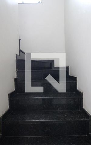 Casa à venda com 178m², 3 quartos e 4 vagasEscada