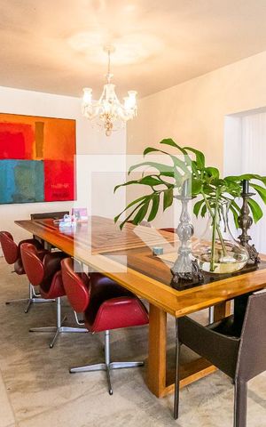 Casa à venda com 7272m², 5 quartos e 20 vagas Casa à venda com 7272m², 5 quartos e 20 vagasSala de Jantar