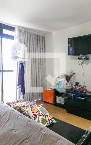 Casa à venda com 7272m², 5 quartos e 20 vagas Casa à venda com 7272m², 5 quartos e 20 vagasSuíte 2