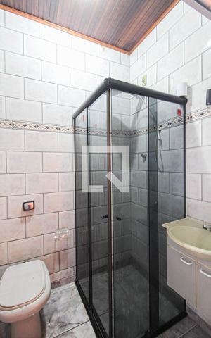 Casa para alugar com 256m², 3 quartos e 3 vagas Casa para alugar com 256m², 3 quartos e 3 vagasBanheiro da Suíte