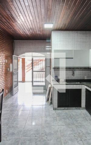 Casa para alugar com 256m², 3 quartos e 3 vagas Casa para alugar com 256m², 3 quartos e 3 vagasCozinha