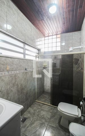 Casa para alugar com 256m², 3 quartos e 3 vagas Casa para alugar com 256m², 3 quartos e 3 vagasBanheiro