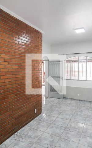 Casa para alugar com 256m², 3 quartos e 3 vagas Casa para alugar com 256m², 3 quartos e 3 vagasSala 1