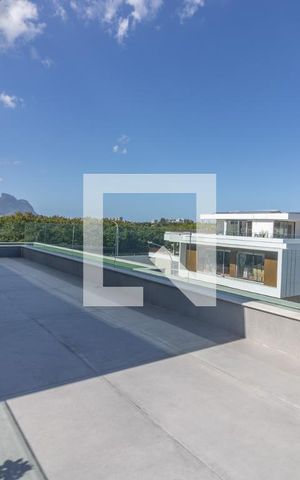 Casa de condomínio à venda com 1200m², 4 quartos e 3 vagas Casa de condomínio à venda com 1200m², 4 quartos e 3 vagasTerraço