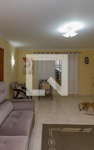 Casa à venda com 240m², 3 quartos e 2 vagas Casa à venda com 240m², 3 quartos e 2 vagasSala