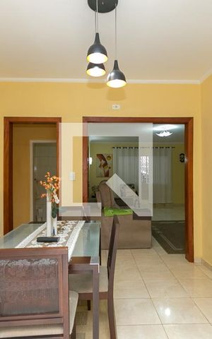 Casa à venda com 240m², 3 quartos e 2 vagas Casa à venda com 240m², 3 quartos e 2 vagasCopa