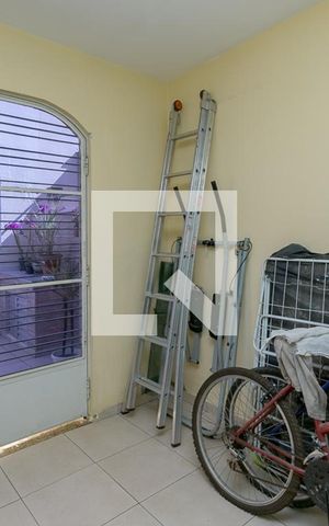 Casa à venda com 240m², 3 quartos e 2 vagas Casa à venda com 240m², 3 quartos e 2 vagasQuarto de Serviço