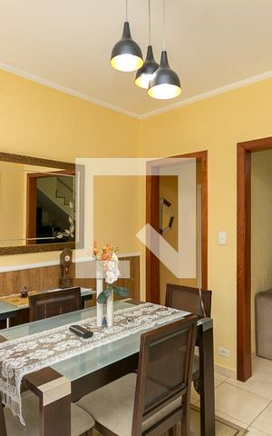 Casa à venda com 240m², 3 quartos e 2 vagas Casa à venda com 240m², 3 quartos e 2 vagasCopa
