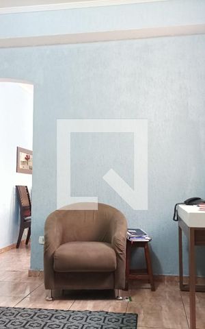 Casa à venda com 190m², 4 quartos e 2 vagas Casa à venda com 190m², 4 quartos e 2 vagasSala