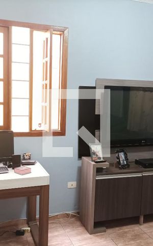 Casa à venda com 190m², 4 quartos e 2 vagas Casa à venda com 190m², 4 quartos e 2 vagasSala