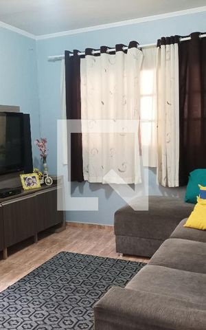 Casa à venda com 190m², 4 quartos e 2 vagas Casa à venda com 190m², 4 quartos e 2 vagasSala