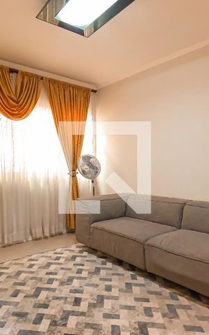 Casa para alugar com 170m², 3 quartos e 2 vagas Casa para alugar com 170m², 3 quartos e 2 vagasSala