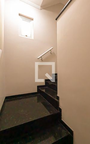 Casa para alugar com 170m², 3 quartos e 2 vagas Casa para alugar com 170m², 3 quartos e 2 vagasCorredor
