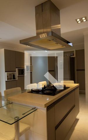 Apartamento à venda com 394m², 5 quartos e 4 vagas Apartamento à venda com 394m², 5 quartos e 4 vagasCozinha e Área de Serviço