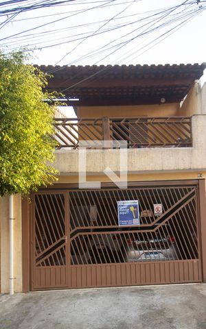 Casa à venda com 300m², 6 quartos e 3 vagas Casa à venda com 300m², 6 quartos e 3 vagasFachada