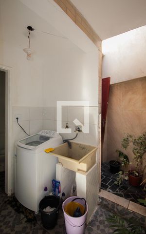Casa à venda com 150m², 2 quartos e 1 vagaPiso T - Área de Serviço