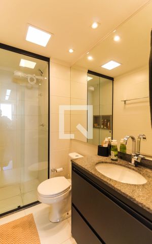 Apartamento à venda com 33m², 2 quartos e 1 vaga Apartamento à venda com 33m², 2 quartos e 1 vagaBanheiro