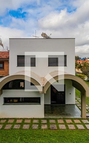 Casa de condomínio à venda com 820m², 4 quartos e 6 vagasArea externa