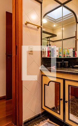 Casa de condomínio à venda com 820m², 4 quartos e 6 vagasBanheiro social