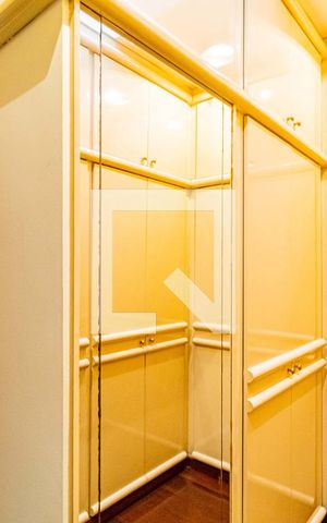 Casa de condomínio à venda com 820m², 4 quartos e 6 vagasSuite 01 - Closet
