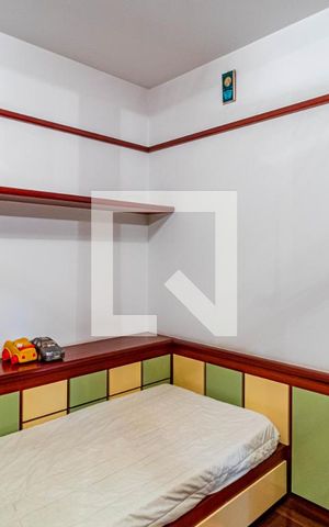 Casa de condomínio à venda com 820m², 4 quartos e 6 vagasQuarto