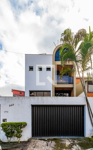 Casa de condomínio à venda com 820m², 4 quartos e 6 vagasFachada