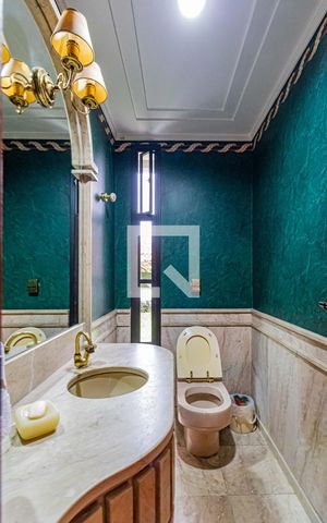 Casa de condomínio à venda com 820m², 4 quartos e 6 vagasLavabo