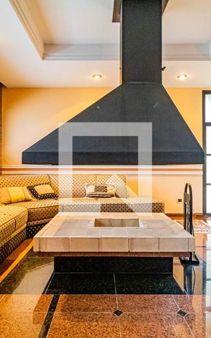 Casa de condomínio à venda com 820m², 4 quartos e 6 vagasSala