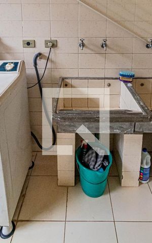Casa de condomínio à venda com 820m², 4 quartos e 6 vagasLavanderia