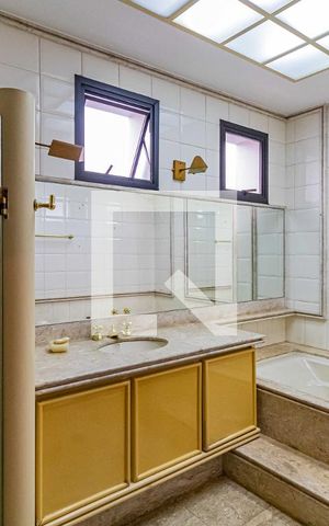 Casa de condomínio à venda com 820m², 4 quartos e 6 vagasSuite 01 - Banheiro