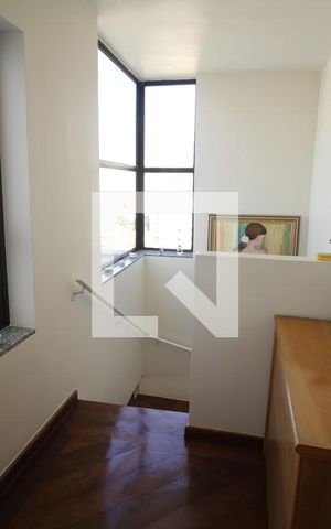 Apartamento à venda com 138m², 3 quartos e 3 vagasEscada
