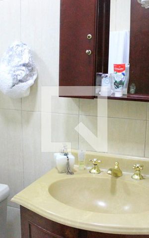 Casa à venda com 110m², 4 quartos e 2 vagasBanheiro 1