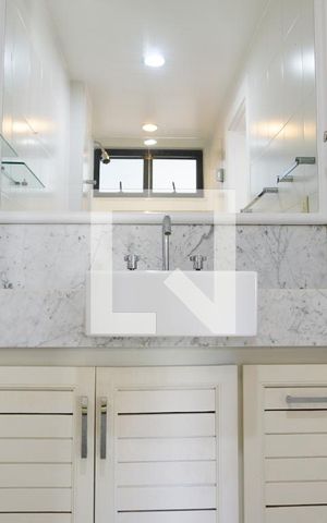 Apartamento à venda com 256m², 4 quartos e 4 vagasBanheiro