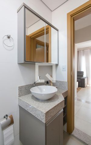 Apartamento para alugar com 65m², 2 quartos e 1 vaga Apartamento para alugar com 65m², 2 quartos e 1 vagaBanheiro Social