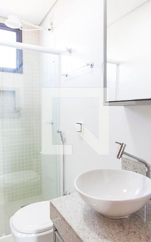 Apartamento para alugar com 65m², 2 quartos e 1 vaga Apartamento para alugar com 65m², 2 quartos e 1 vagaBanheiro Social