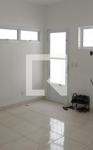 Casa para alugar com 35m², 6 quartos e sem vagaSala (casa 01)