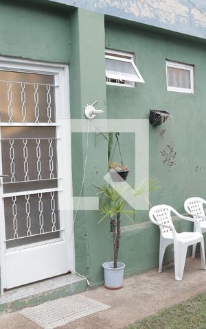 Casa para alugar com 35m², 6 quartos e sem vagaQuintal